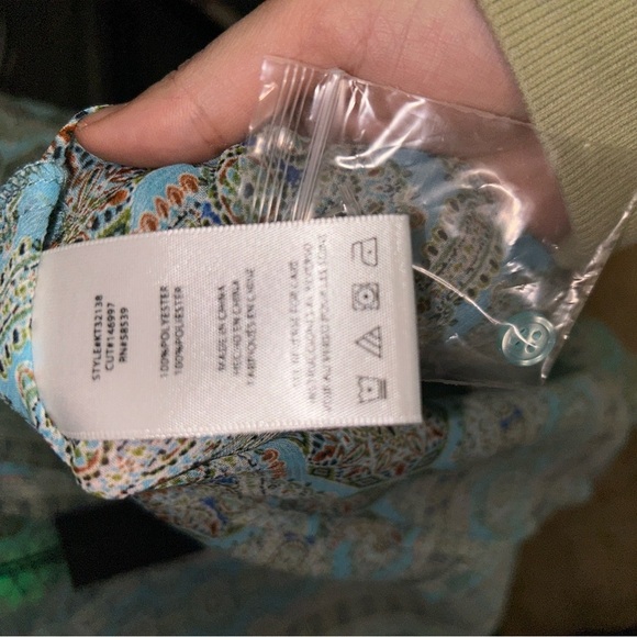 Kut From The Kloth Blouse in Pari Blue Orchard - Picture 6 of 6